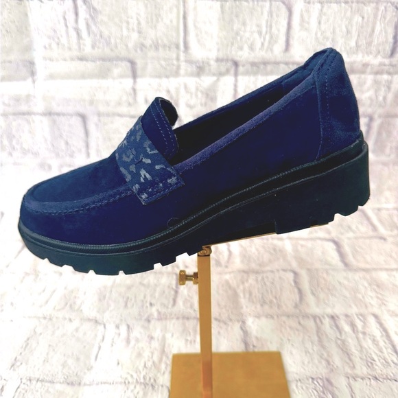 CLARKS Collection Calla Ease Loafers in Navy Blue - Picture 3 of 9